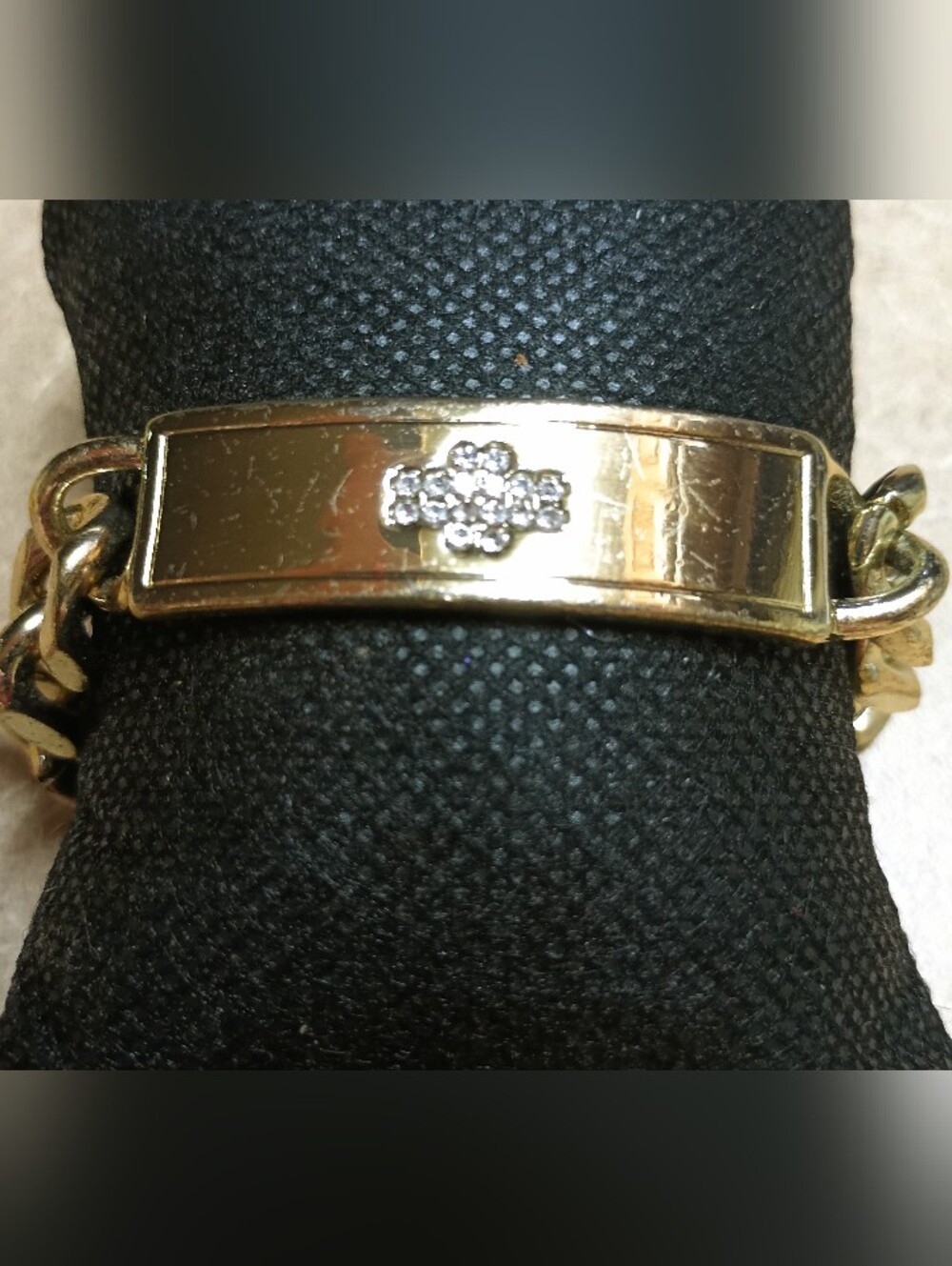 gold toned emergancy braclet.